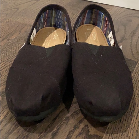 TOMS - Picture 3 of 5